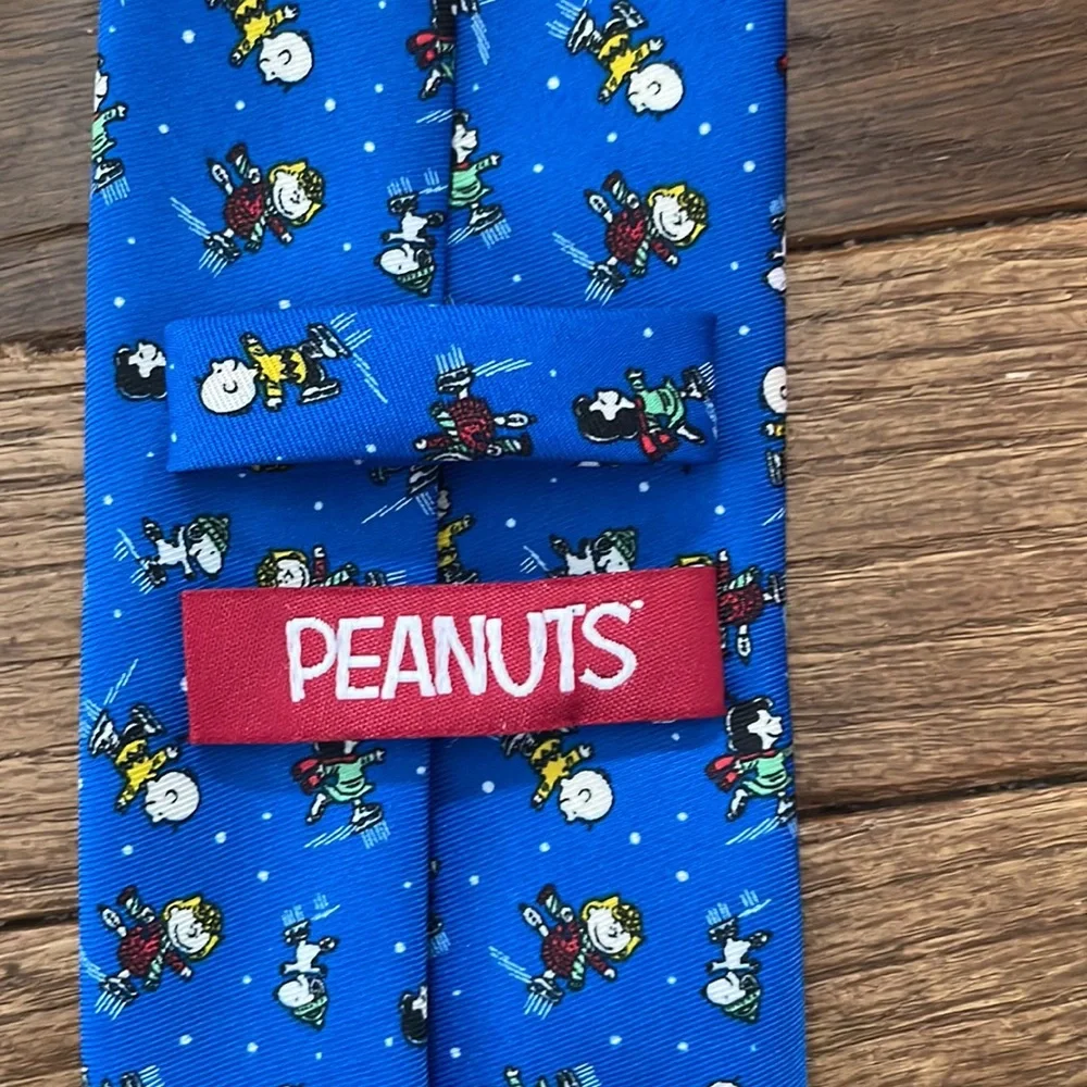 Peanuts ties sold